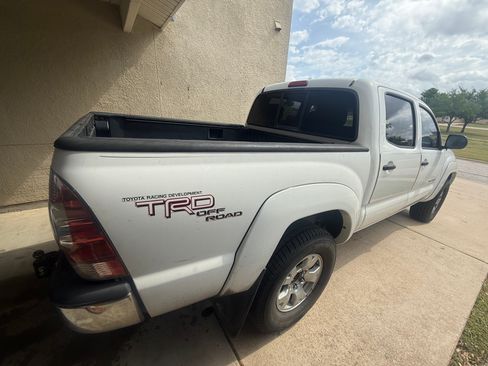 Used 2010 Toyota Tacoma 4x4 Double Cab image 4