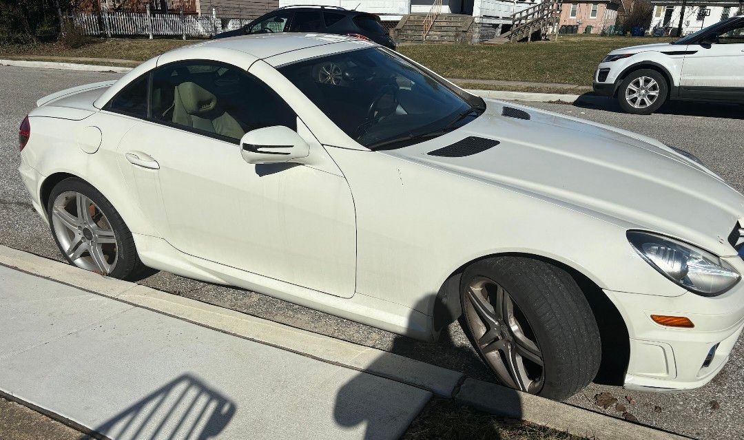 Used 2011 Mercedes-Benz SLK 350 image 4