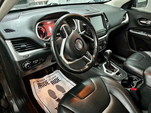 Used 2016 Jeep Cherokee Trailhawk w/ Comfort/Convenience Group image 10