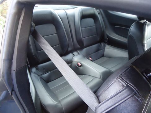 Used 2017 Ford Mustang Premium image 21