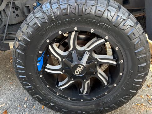 Used 2012 Ford F150 Raptor w/ Raptor Plus Pkg image 6