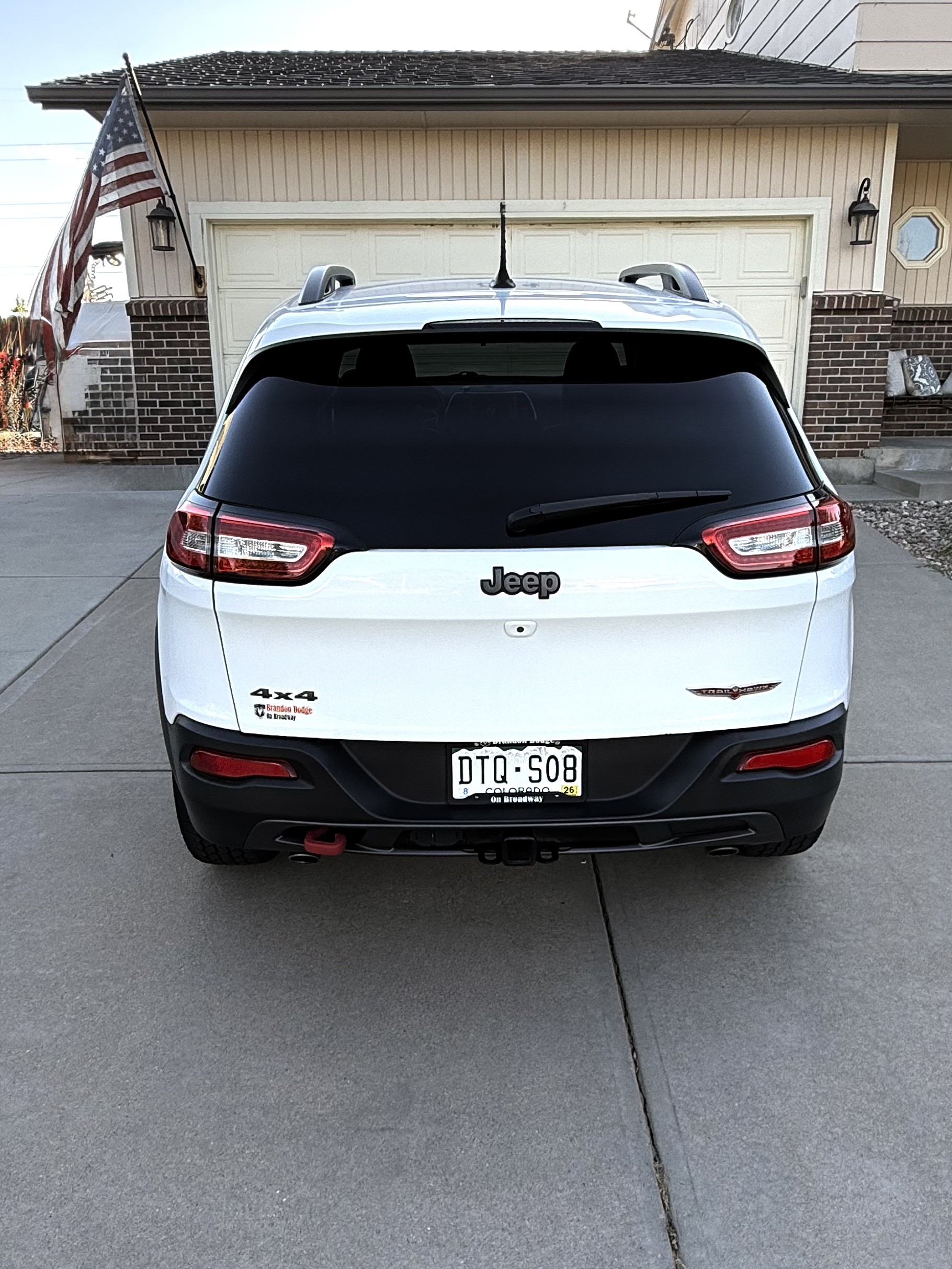 Used 2015 Jeep Cherokee Trailhawk w/ Cold Weather Group AWD/4WD image 8