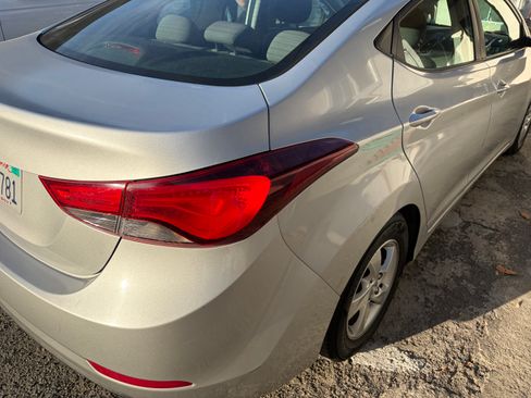Used 2015 Hyundai Elantra SE FWD image 2