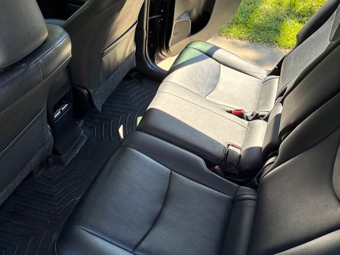 Used 2016 Toyota Prius V Four image 20