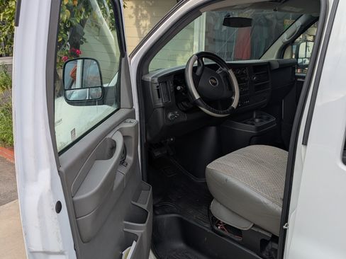 Used 2014 Chevrolet Express 2500 LT w/ LT Preferred Equipment Group image 5