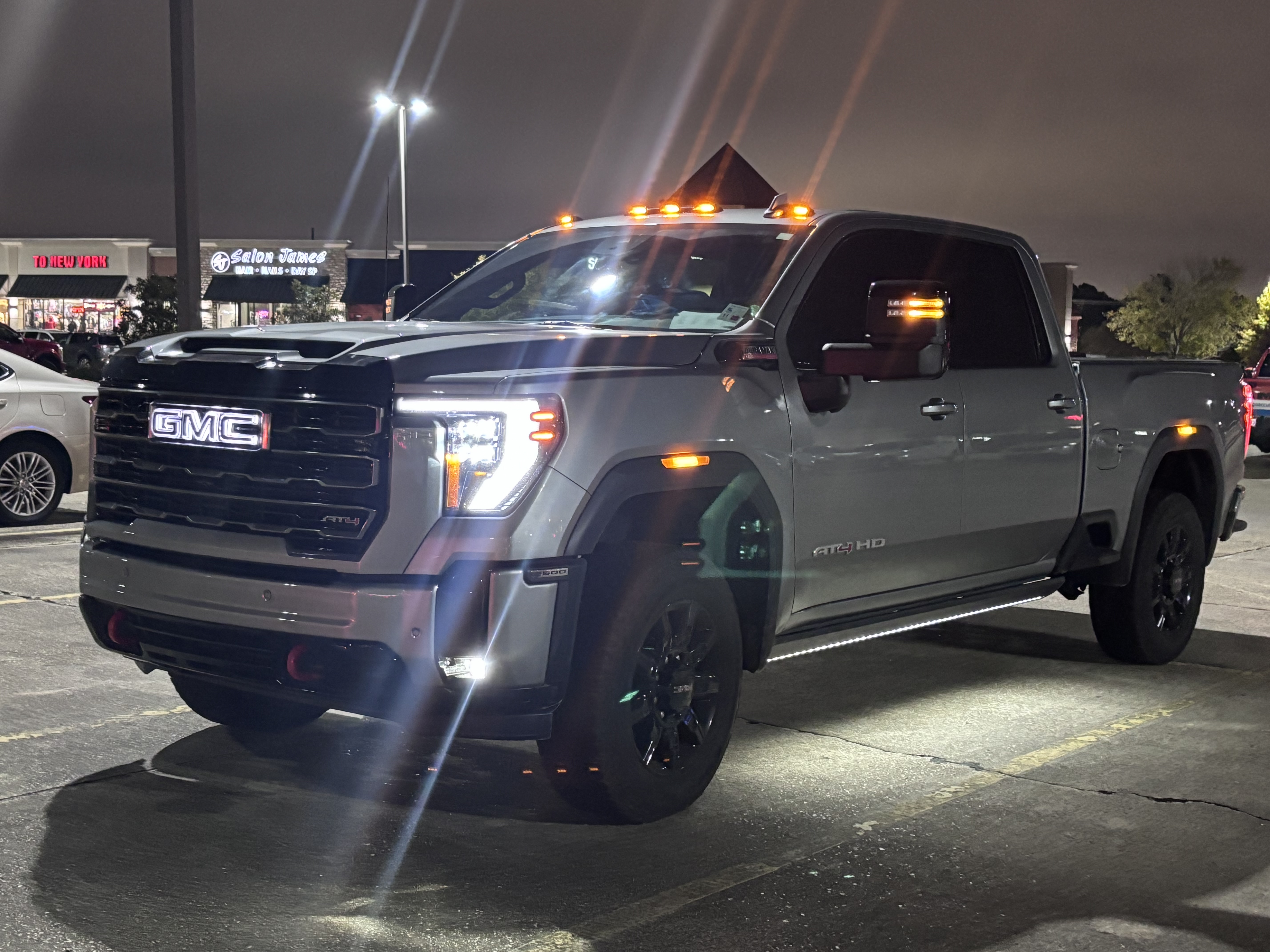 Used 2025 GMC Sierra 2500 AT4 w/ AT4 Premium Plus Package AWD/4WD image 1