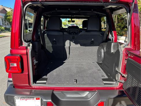 Used 2021 Jeep Wrangler Unlimited Rubicon AWD/4WD image 9