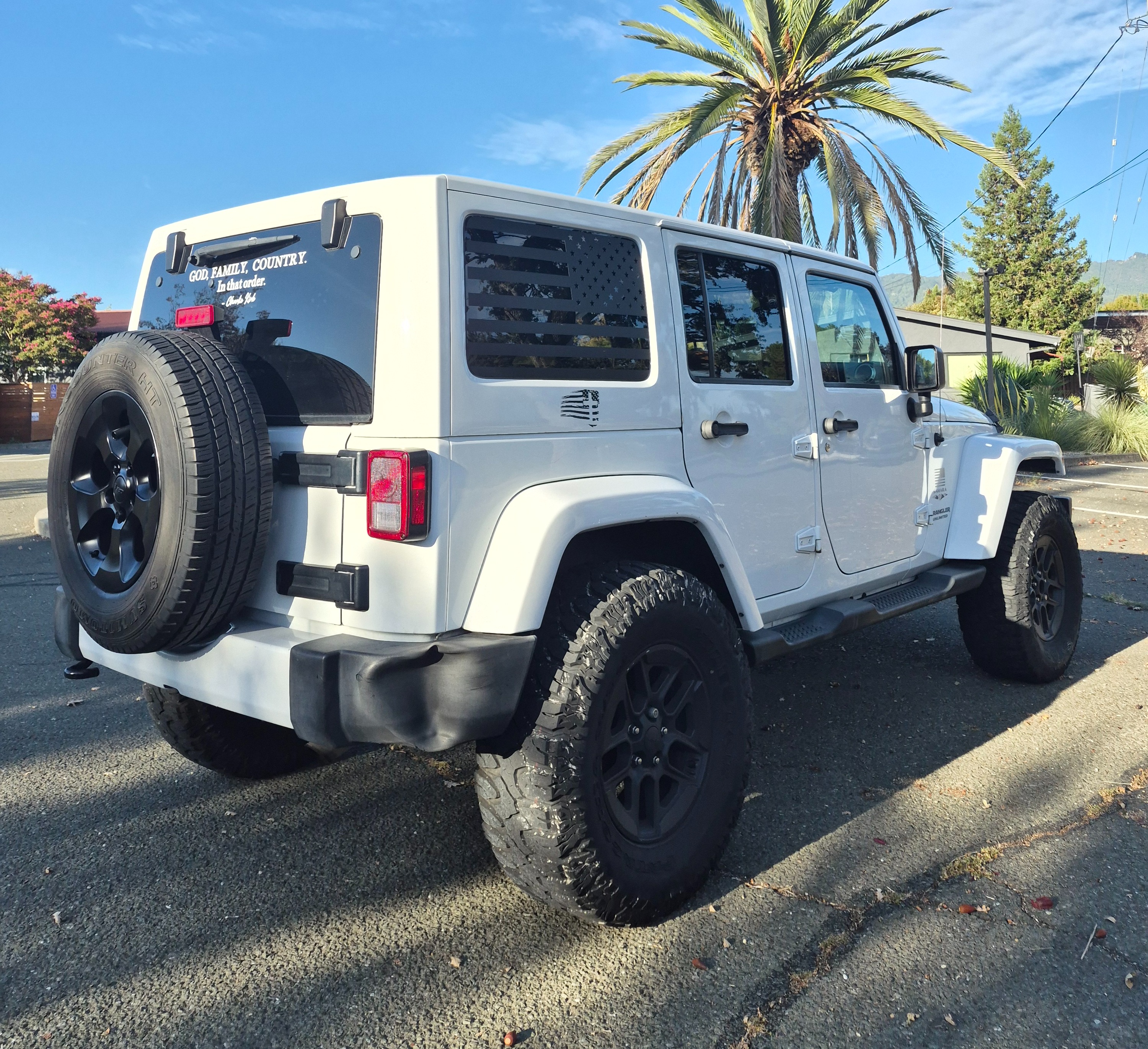 Used 2016 Jeep Wrangler Unlimited Sahara w/ Dual Top Group AWD/4WD image 9