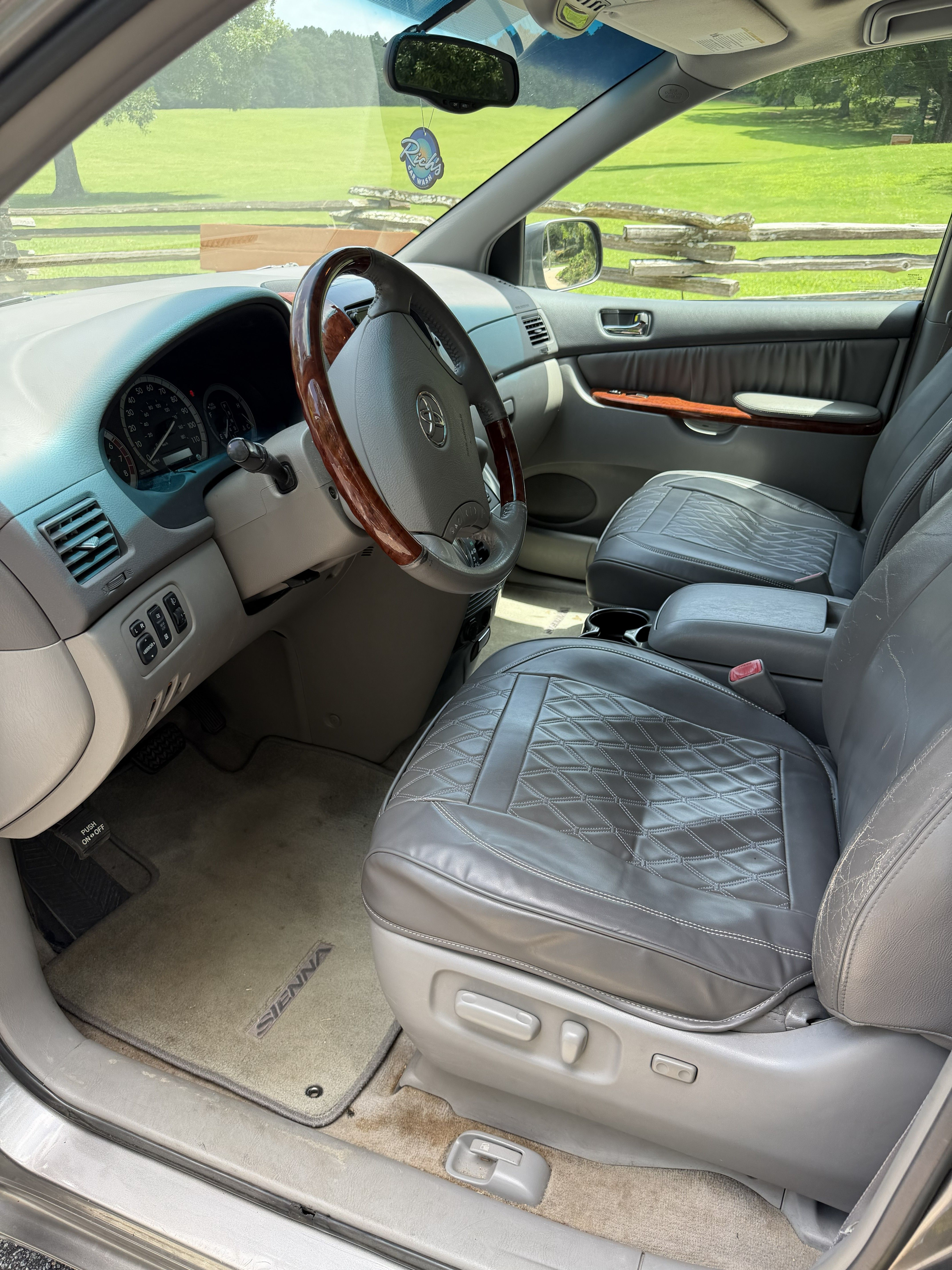 Used 2005 Toyota Sienna XLE Limited w/ XLE Limited Pkg 2 AWD/4WD image 9