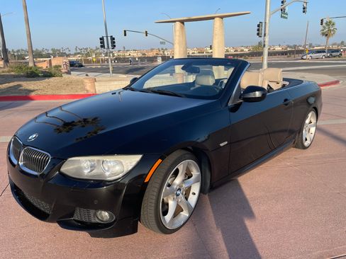 Used 2012 BMW 335i Convertible image 25