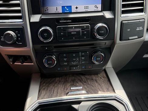 Used 2017 Ford F250 Lariat w/ Lariat Ultimate Package AWD/4WD image 18