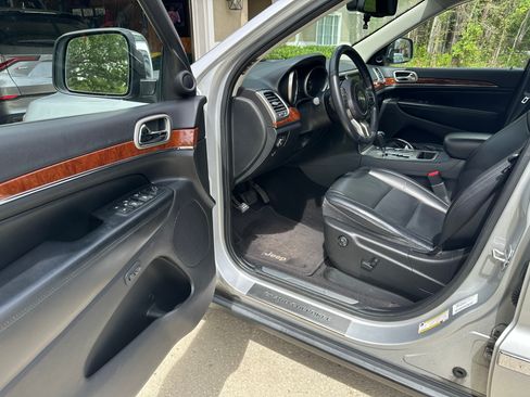 Used 2011 Jeep Grand Cherokee Limited image 9