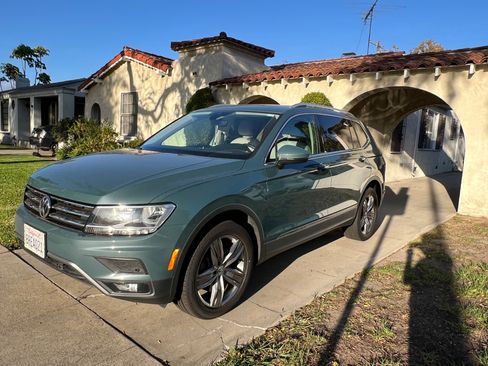 Used 2020 Volkswagen Tiguan SEL image 1