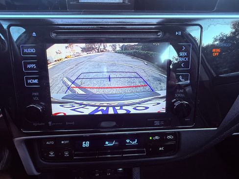 Used 2018 Toyota Corolla XLE image 29