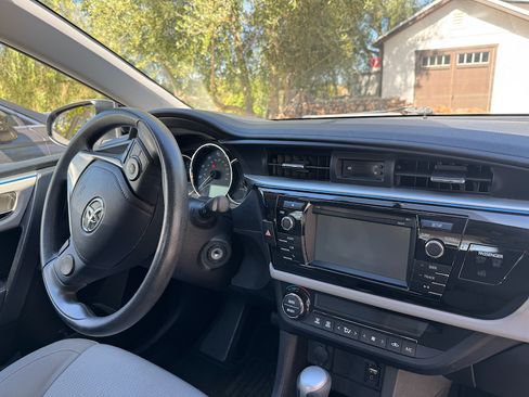 Used 2016 Toyota Corolla LE image 12