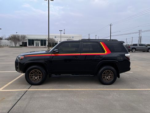 Used 2023 Toyota 4Runner 40th Anniversary SE image 1