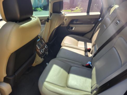 Used 2020 Land Rover Range Rover HSE image 6