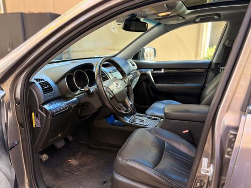 Used 2012 Kia Sorento EX w/ EX V6 Premium Pkg image 5