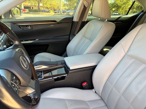 Used 2017 Lexus ES 300h image 8