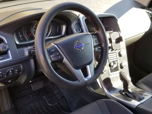 Used 2016 Volvo XC60 T5 image 8