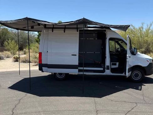 Used 2022 Mercedes-Benz Sprinter 2500 image 4