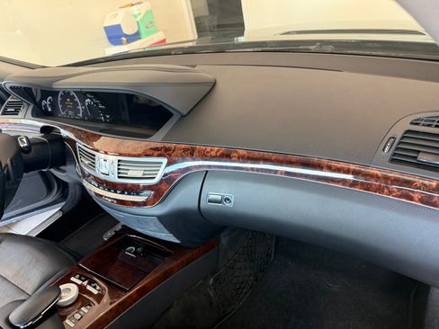 Used 2011 Mercedes-Benz S 550 4MATIC image 9