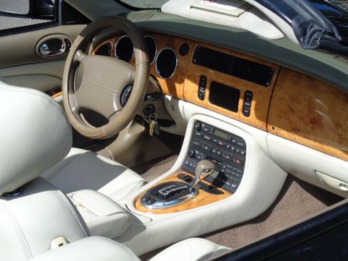 Used 2006 Jaguar XK8 Convertible RWD image 22