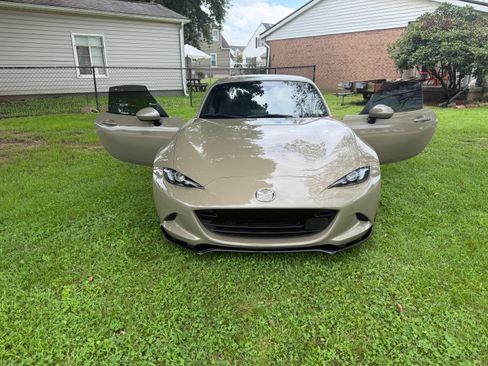 Used 2024 MAZDA MX-5 Miata RF Grand Touring w/ Appearance Package RWD image 9