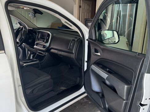 Used 2019 Chevrolet Colorado LT w/ LT Convenience Package image 9