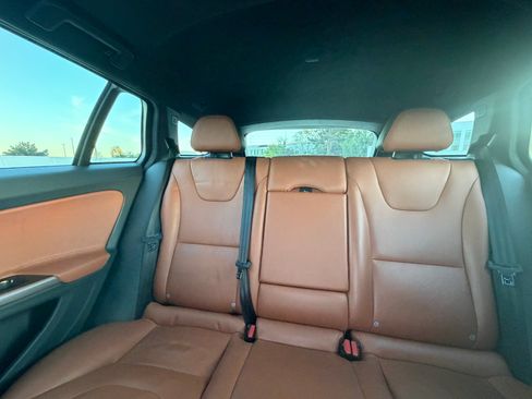 Used 2015 Volvo V60 T5 Premier image 11