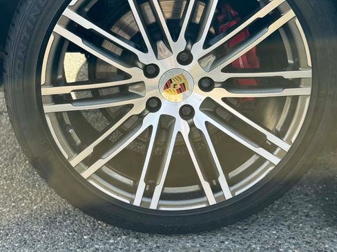 Used 2014 Porsche Cayenne Turbo S image 13