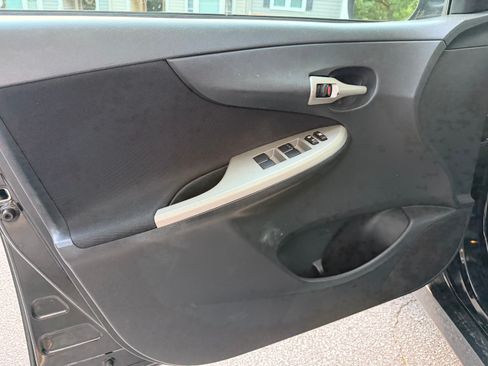 Used 2013 Toyota Corolla S w/ Premium Pkg FWD image 13