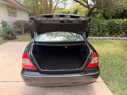 Used 2008 Mercedes-Benz E 350 Sedan image 2