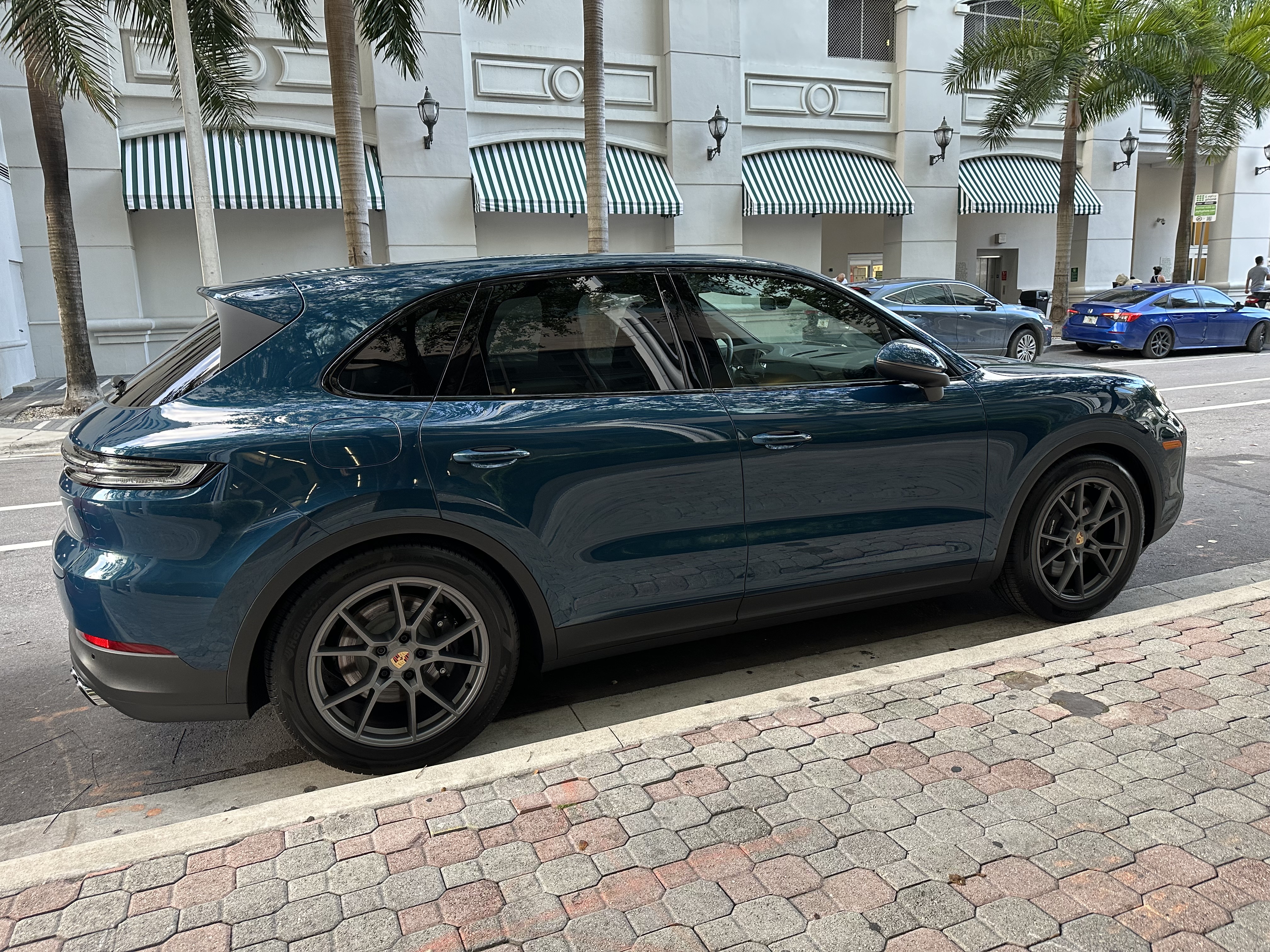 Used 2024 Porsche Cayenne AWD/4WD image 4