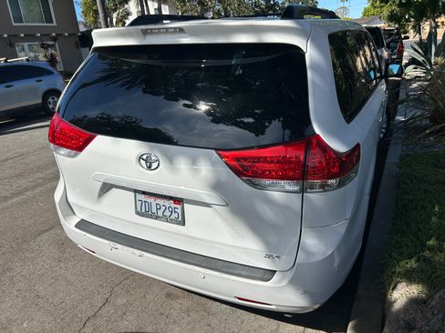 Used 2011 Toyota Sienna XLE w/ XLE Navigation Pkg image 19