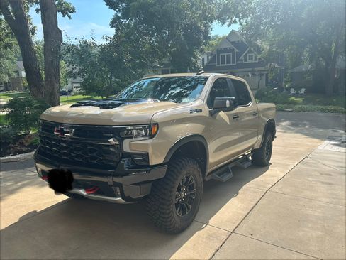 Used 2023 Chevrolet Silverado 1500 ZR2 w/ Technology Package AWD/4WD image 1