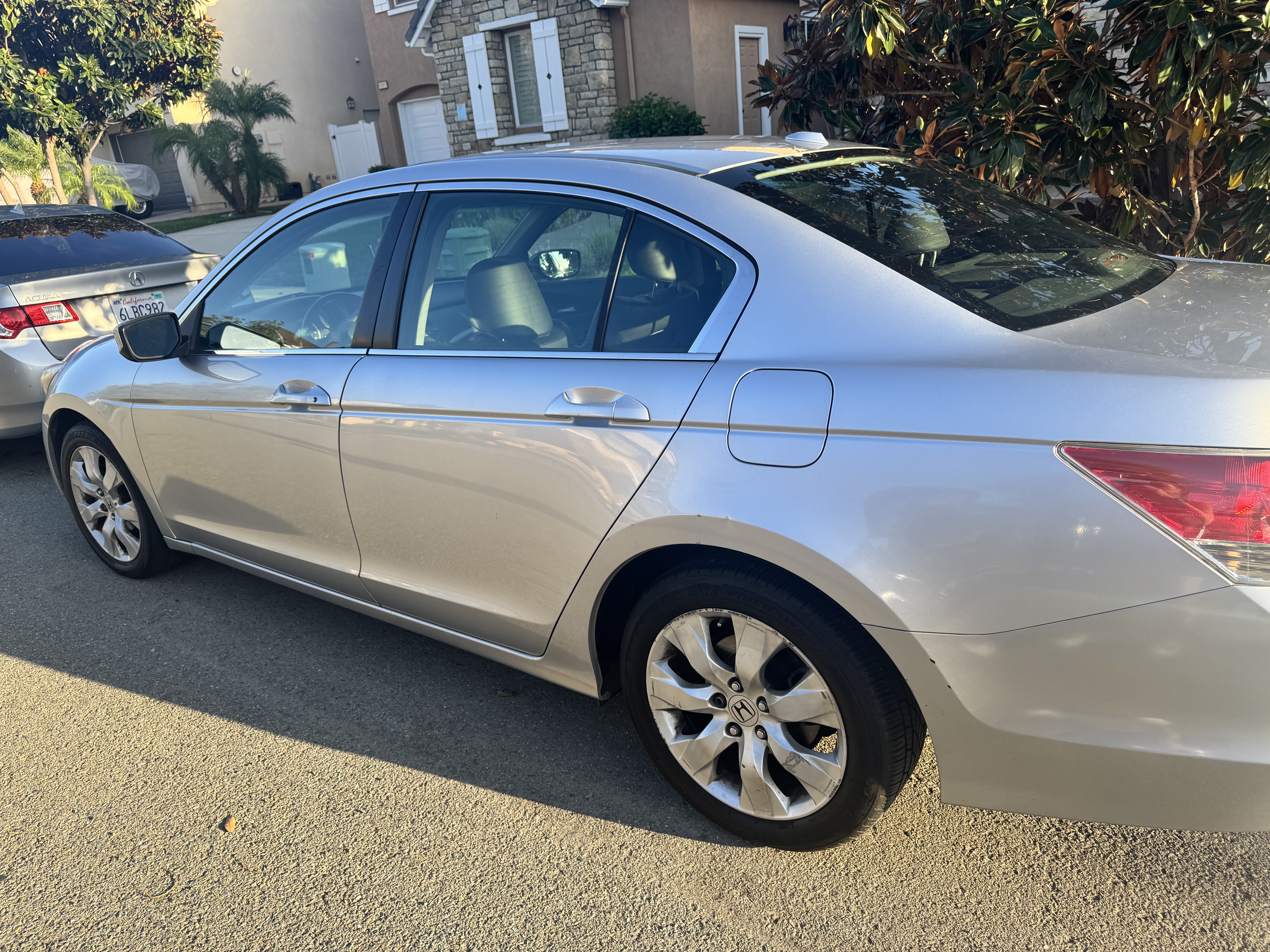 Used 2010 Honda Accord EX-L image 1