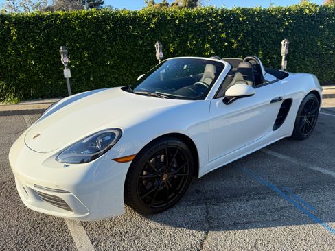 Used 2024 Porsche 718 Boxster image 2