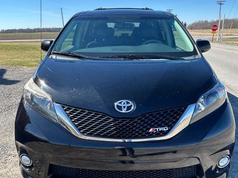 Used 2014 Toyota Sienna SE w/ SE Premium Package w/Entune image 2