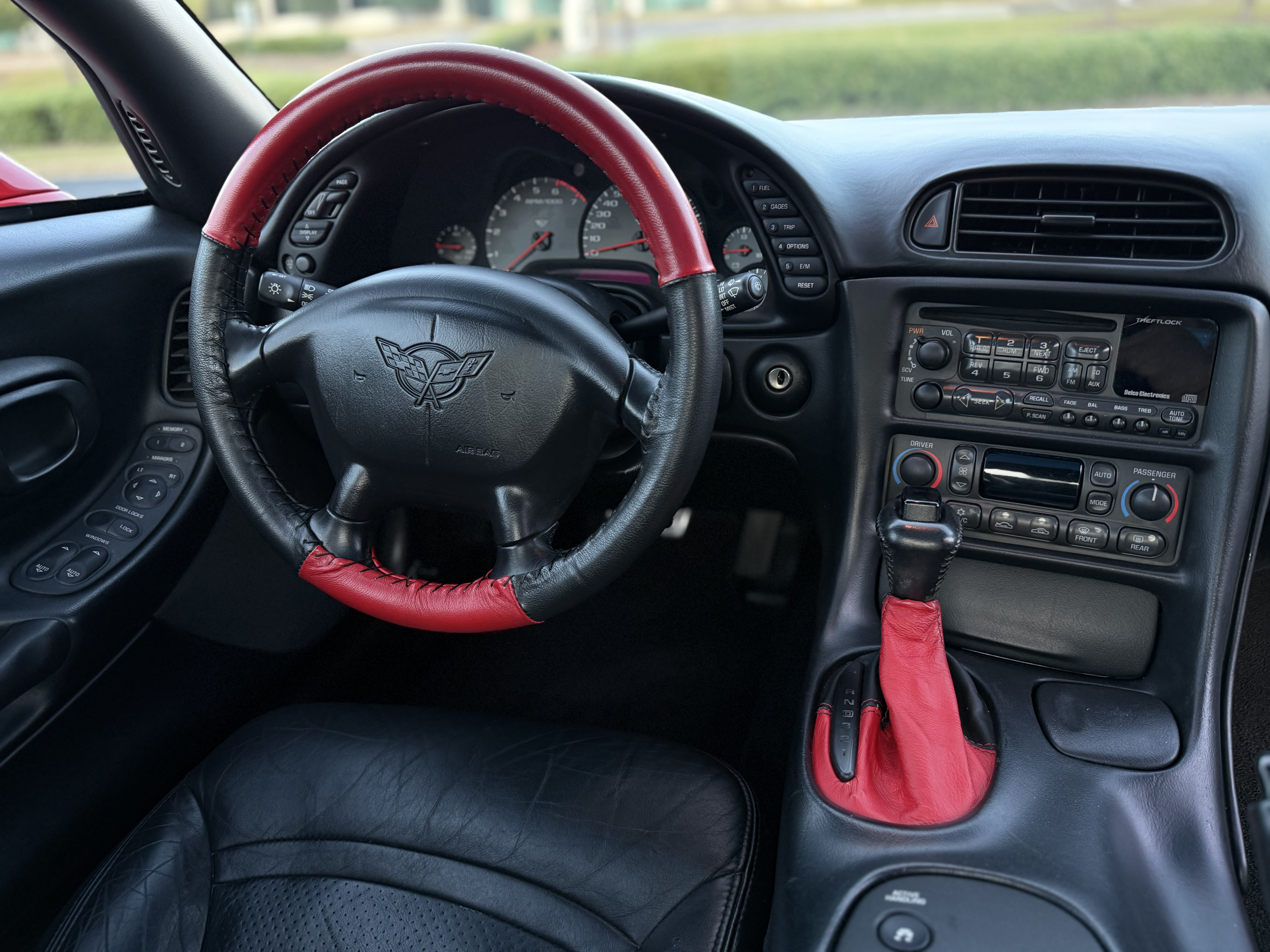 Used 1999 Chevrolet Corvette Coupe w/ Performance Handling Pkg RWD image 18