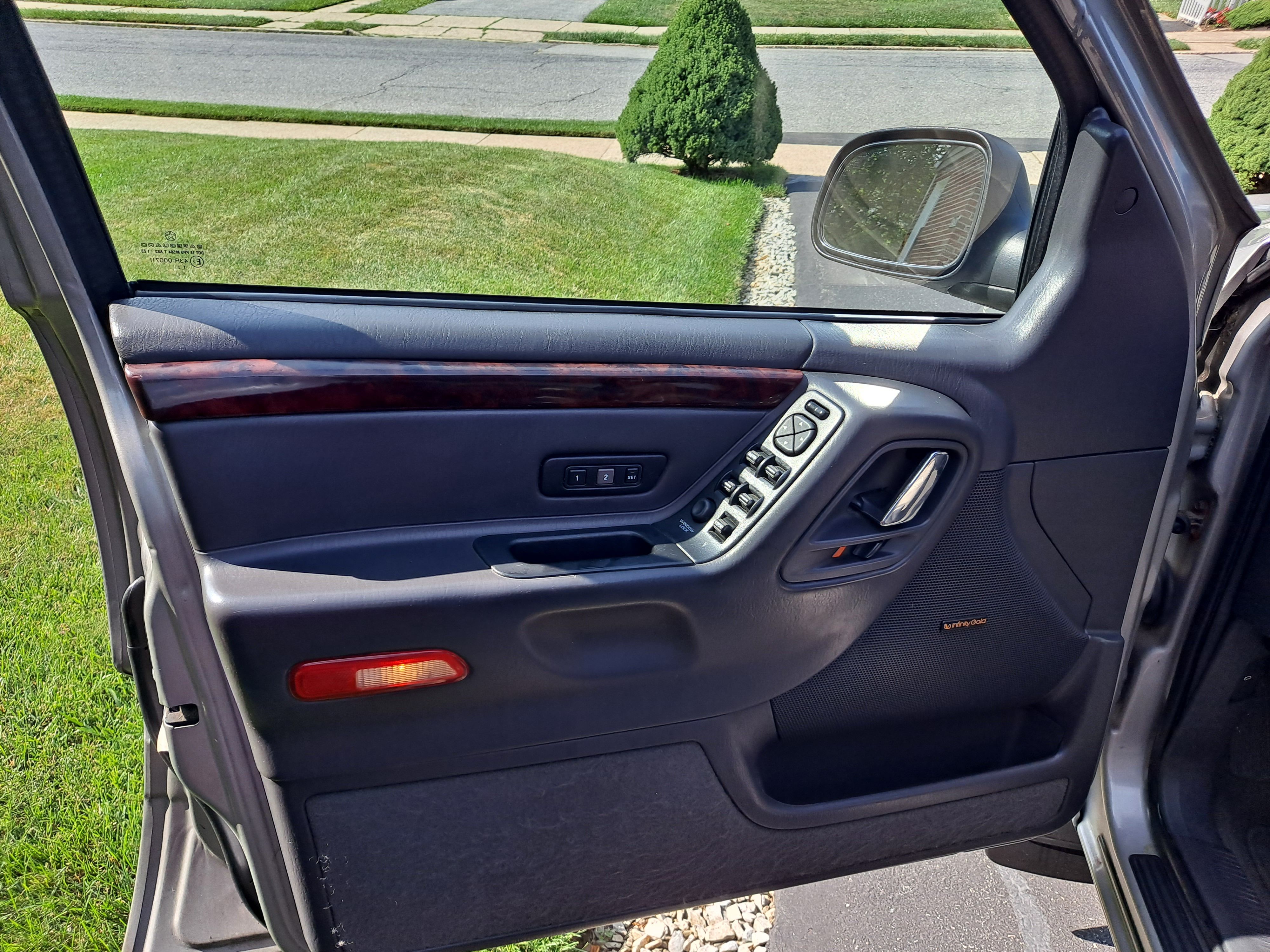 Used 2001 Jeep Grand Cherokee Limited AWD/4WD image 19