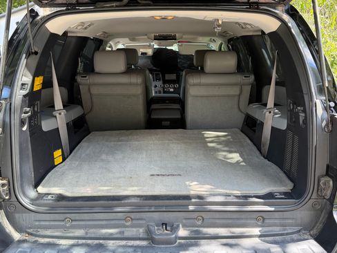 Used 2010 Toyota Sequoia Platinum AWD/4WD image 4