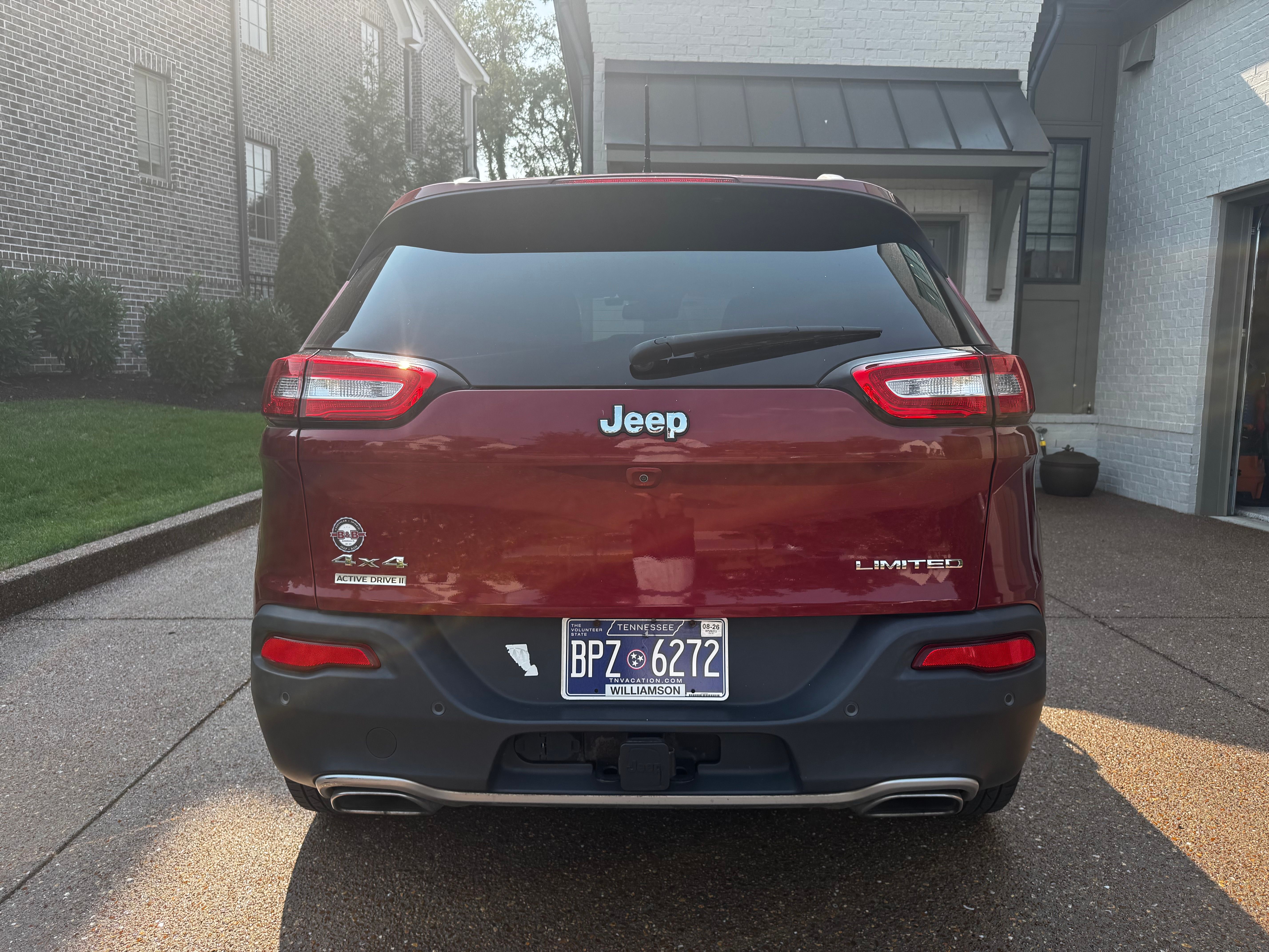 Used 2015 Jeep Cherokee Limited w/ Luxury Group AWD/4WD image 5