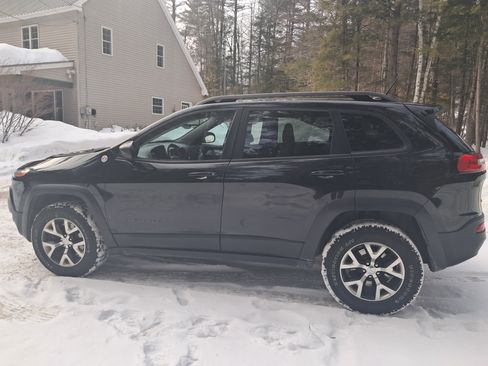 Used 2015 Jeep Cherokee Trailhawk image 2
