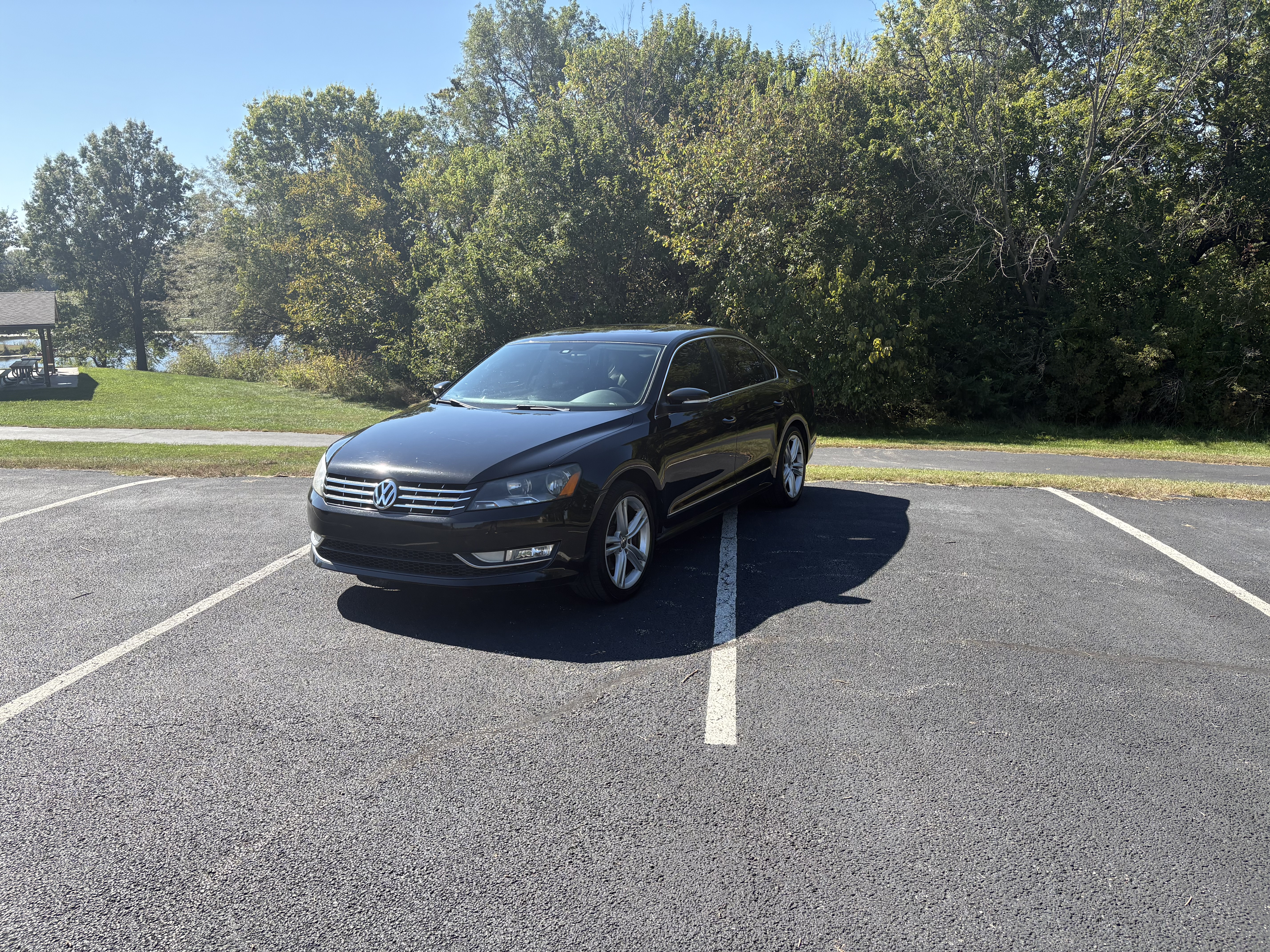 Used 2014 Volkswagen Passat TDI SEL Premium FWD image 1