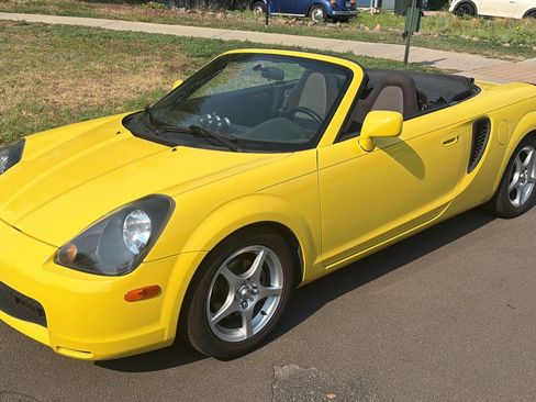 Used 2001 Toyota MR2 RWD image 1
