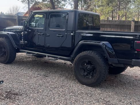Used 2020 Jeep Gladiator Overland image 4