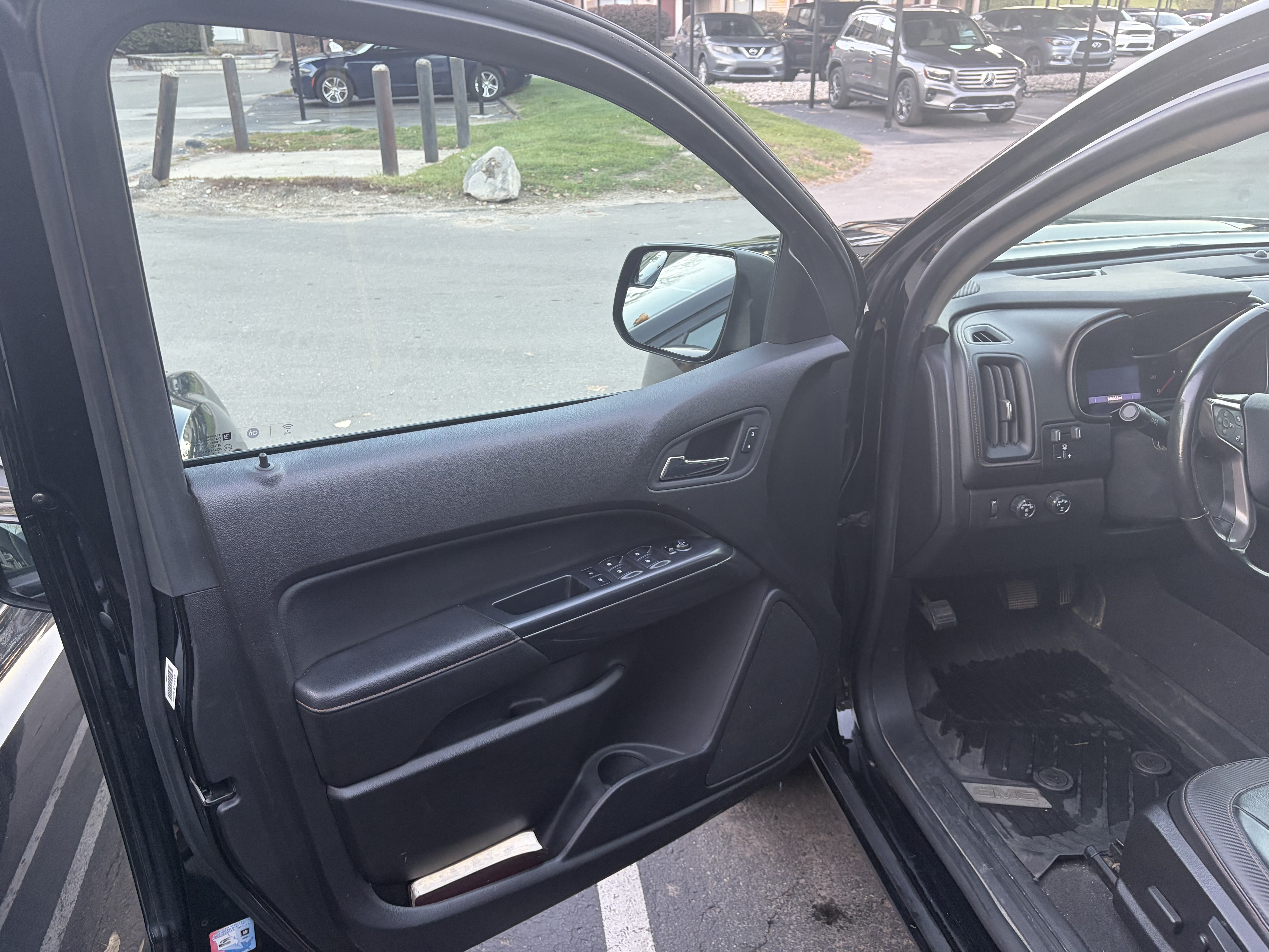 Used 2021 GMC Canyon AT4 w/ Driver Alert Package AWD/4WD image 15