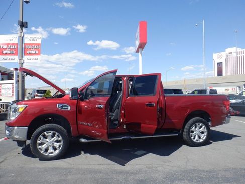 Used 2016 Nissan Titan SL AWD/4WD image 22