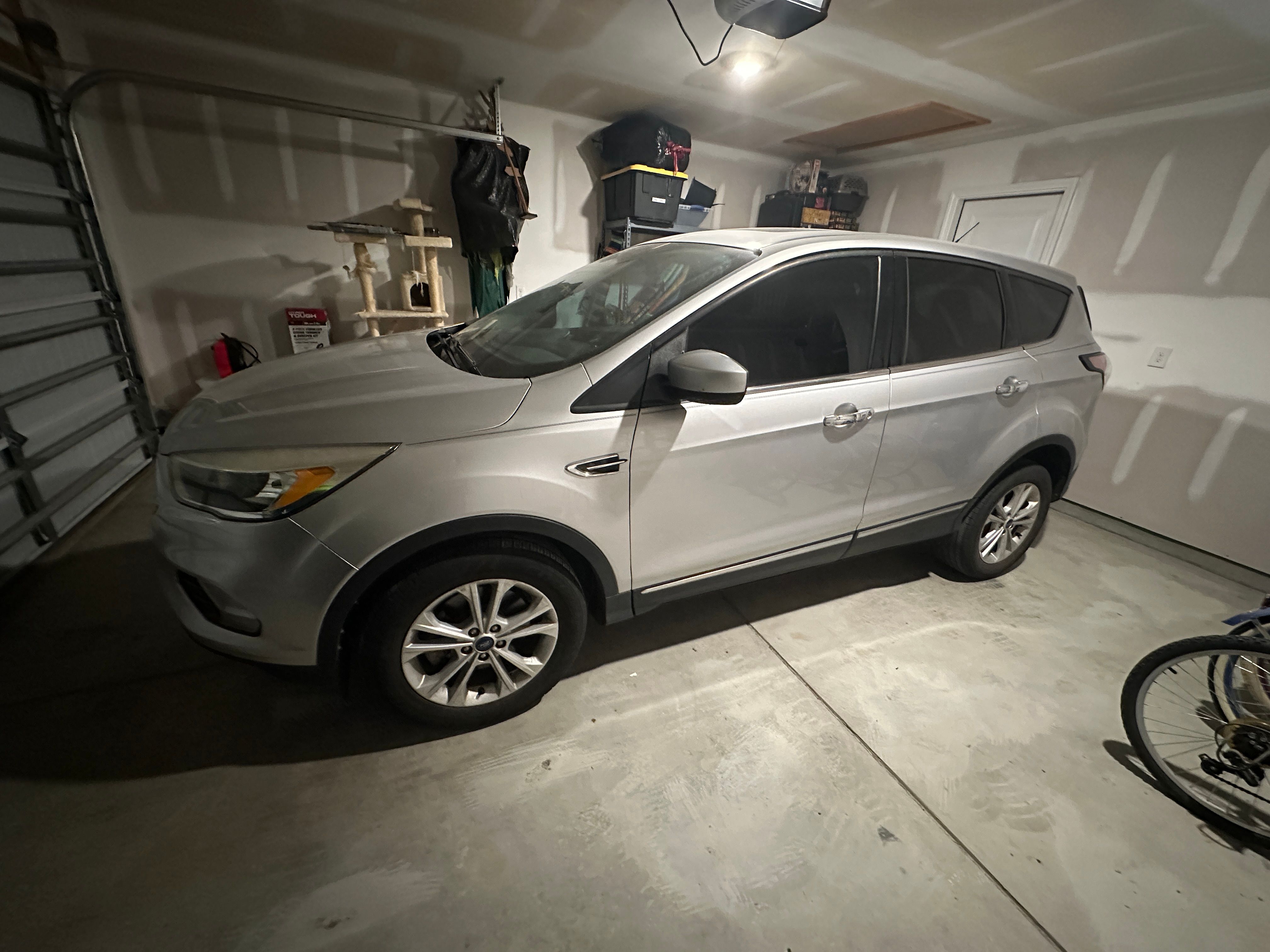 Used 2017 Ford Escape SE FWD image 1